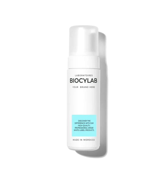 Production de soins cosmétiques innovants dans le laboratoire Biocylab, alliant science et qualité.
