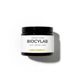 Processus de fabrication des produits cosmétiques dans le laboratoire Biocylab, garantissant qualité et innovation.