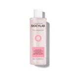 Processus de fabrication des produits cosmétiques dans le laboratoire Biocylab, garantissant qualité et innovation.