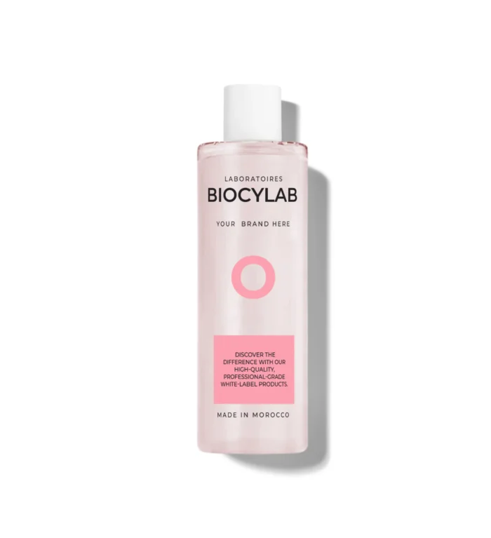 Processus de fabrication des produits cosmétiques dans le laboratoire Biocylab, garantissant qualité et innovation.